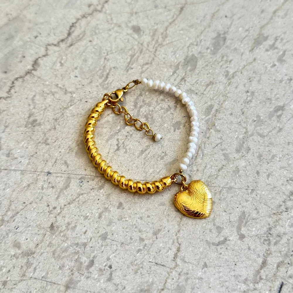 lilibet-bracelet Βραχιόλι με Μαργαριτάρια και Επιχρυσωμένο Στοιχείο Lilibet - Image 1
