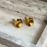 Επιχρυσωμένο ατσάλινο δαχτυλίδι Alesia με κυματιστό σχέδιο