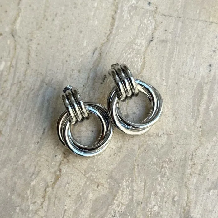 bonnie-2-700x700 Ατσάλινα σκουλαρίκια ασημί Bonnie με minimal σχεδιασμό
