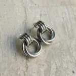 Καρφωτά σκουλαρίκια Bonnie από ατσάλι σε ασημί απόχρωση