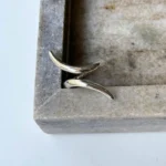 Επαργυρωμένο ατσάλινο δαχτυλίδι Auralis σε ασημί χρώμα